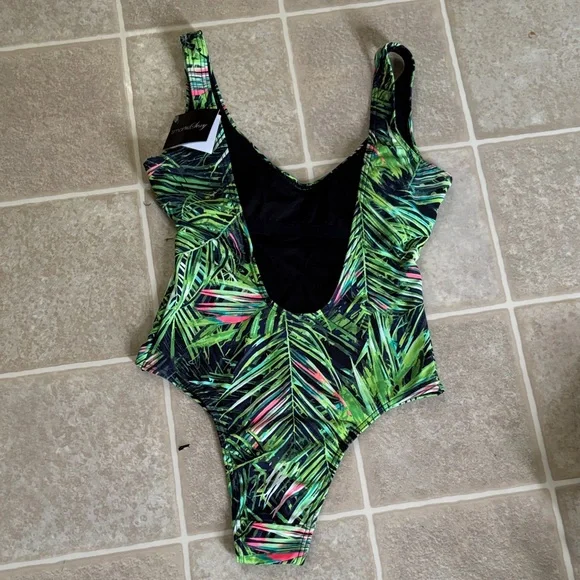 Smart & Sexy Green Tropical One Piece Swimsuit - Picture 5 of 6